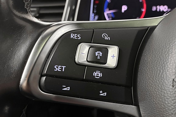 Volkswagen T-Roc 15 of 26