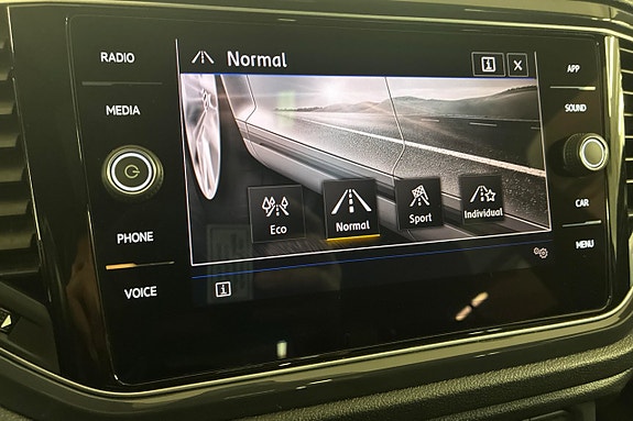 Volkswagen T-Roc 25 of 26