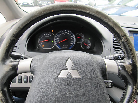 Mitsubishi Grandis 8 of 21