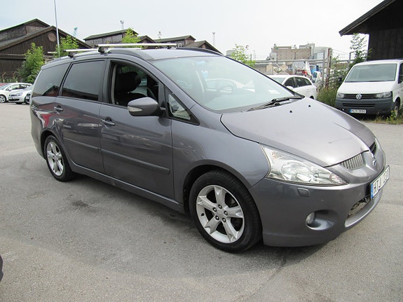 Mitsubishi Grandis 3 of 21