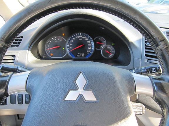 Mitsubishi Grandis 16 of 21