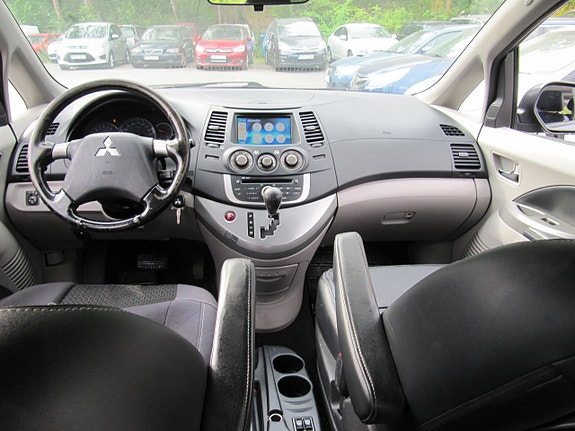 Mitsubishi Grandis 14 of 21