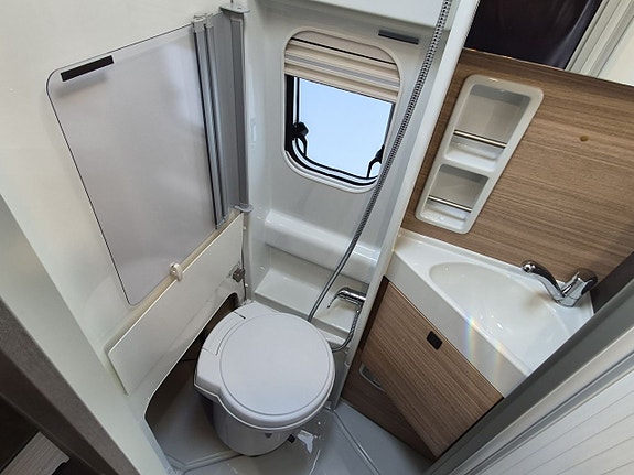 Malibu 640 Van Comfort GT automat, långbäddar, dieselvärme, kanonfin 17 of 26