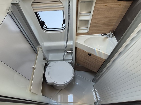 Malibu 640 Van Comfort GT automat, långbäddar, dieselvärme, kanonfin 16 of 26