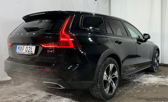 Volvo V60 Cross Country 7 of 22