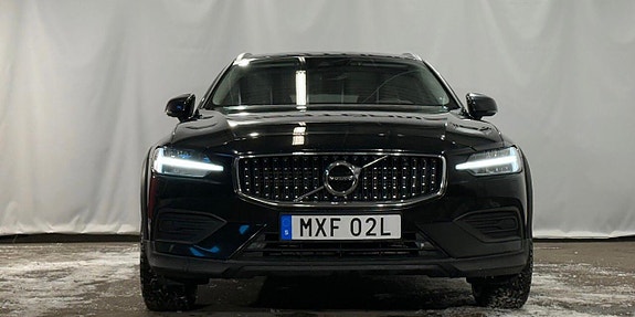 Volvo V60 Cross Country 2 of 22