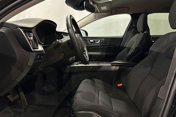 Volvo V60 Cross Country 8 of 22