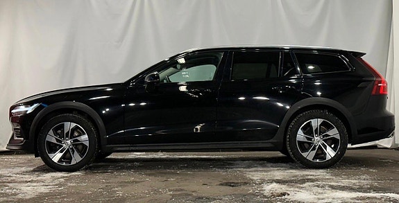 Volvo V60 Cross Country 3 of 22