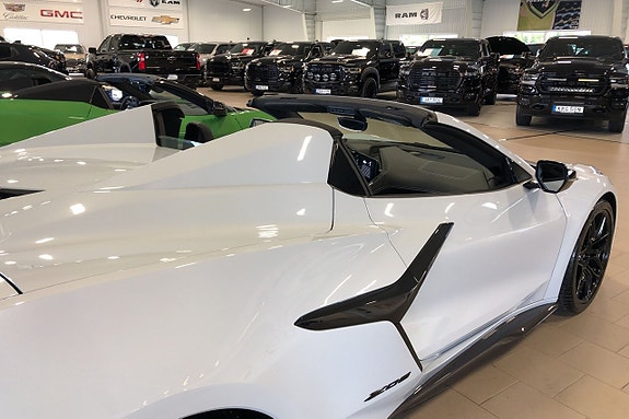 Chevrolet Corvette 8 of 16