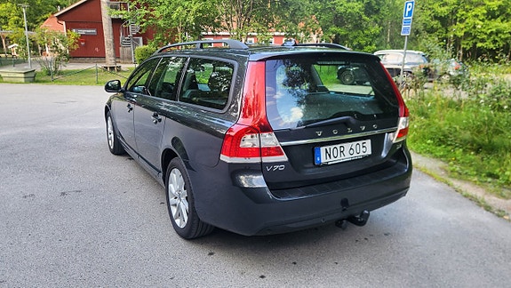 Volvo V70 3 of 14