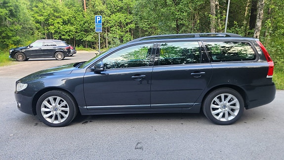 Volvo V70 2 of 14