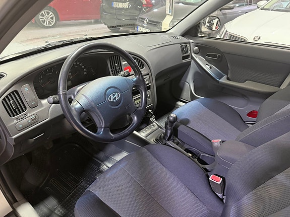Hyundai Elantra 6 of 8