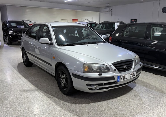 Hyundai Elantra 2 of 8
