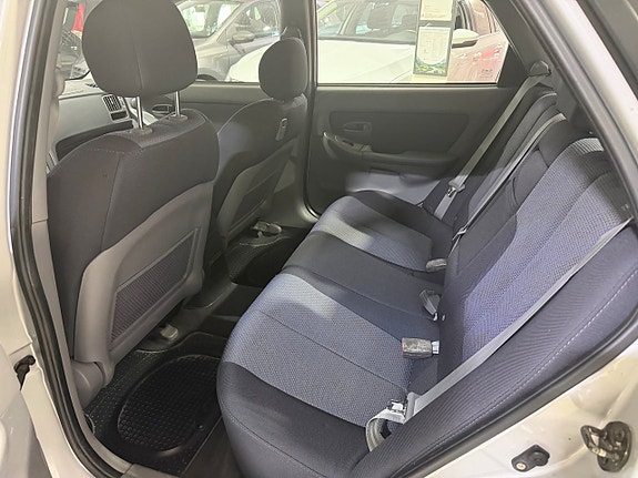 Hyundai Elantra 7 of 8