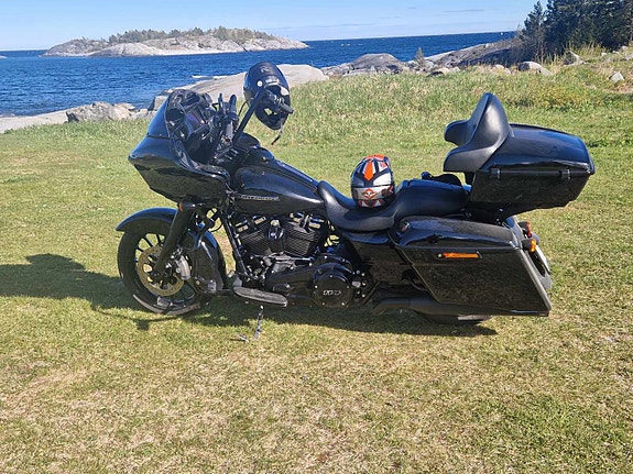 Harley-Davidson ROAD GLIDE SPECIAL 2 of 4