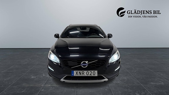 Volvo V60 Cross Country 2 of 28