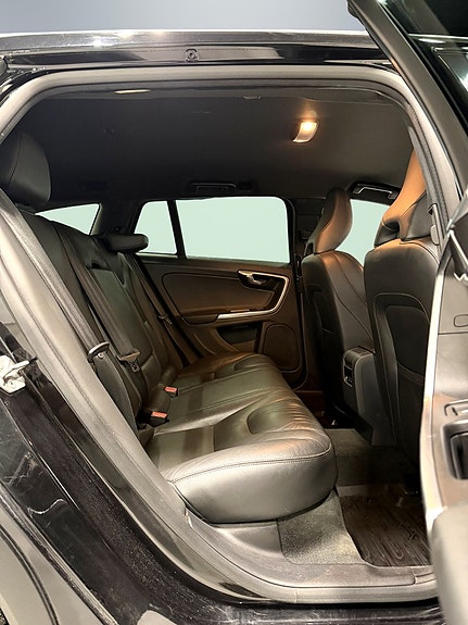 Volvo V60 Cross Country 17 of 28
