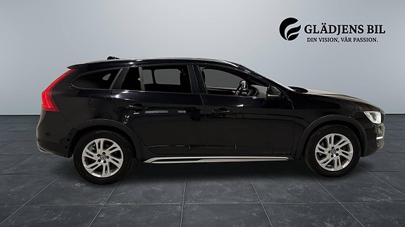 Volvo V60 Cross Country 8 of 28