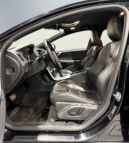 Volvo V60 Cross Country 11 of 28
