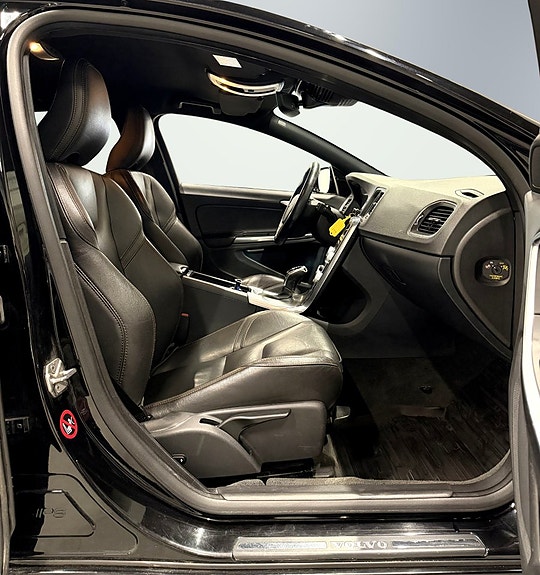 Volvo V60 Cross Country 16 of 28