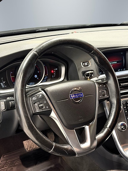 Volvo V60 Cross Country 13 of 28