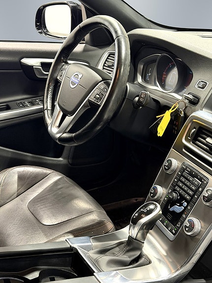 Volvo V60 Cross Country 14 of 28