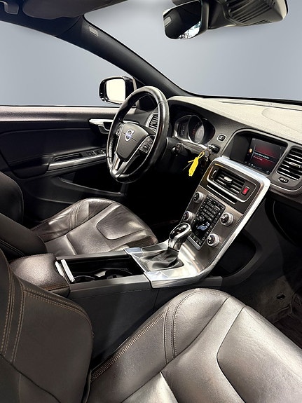 Volvo V60 Cross Country 15 of 28