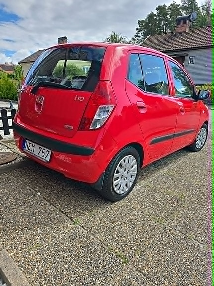 Hyundai i10 2 of 5