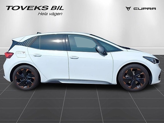 Cupra Born 7 of 15
