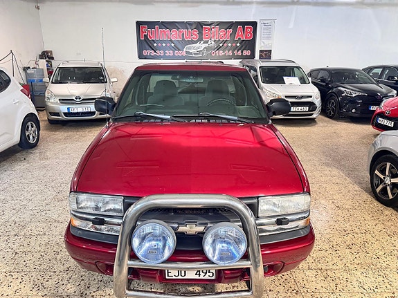 Chevrolet S-10 2 of 8