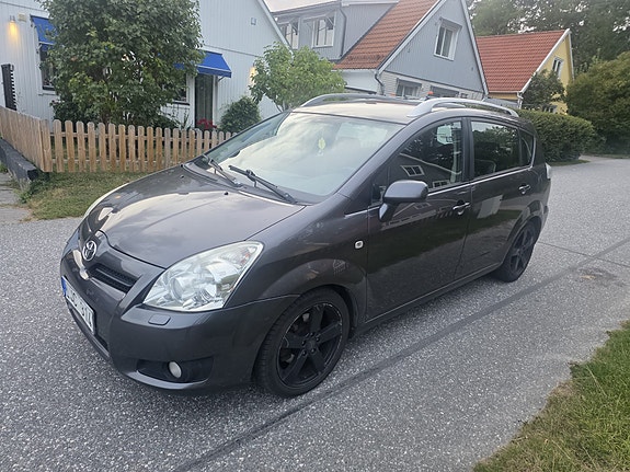 Toyota Corolla Verso 3 of 10
