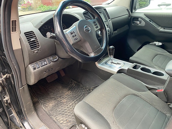 Nissan Navara 2 of 10