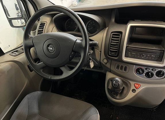 Opel Vivaro 8 of 10