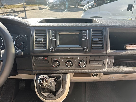Volkswagen Transporter 12 of 16