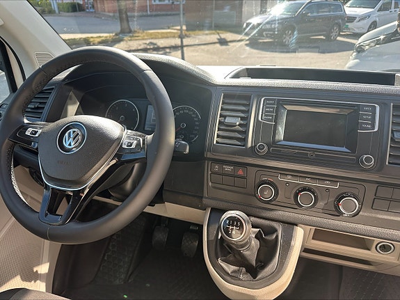 Volkswagen Transporter 11 of 16