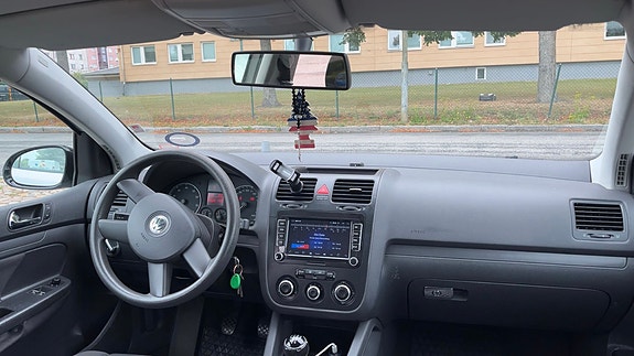 Volkswagen Golf V 2 of 4