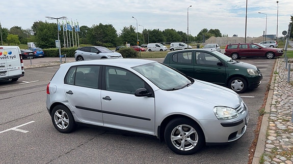 Volkswagen Golf V 3 of 4