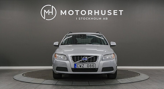 Volvo V70 2 of 17