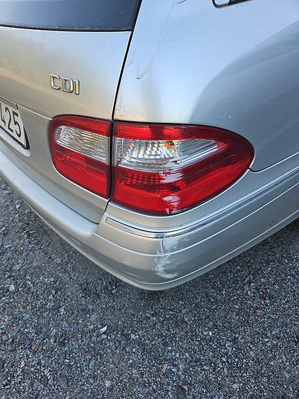 Mercedes-Benz E270 4 of 6
