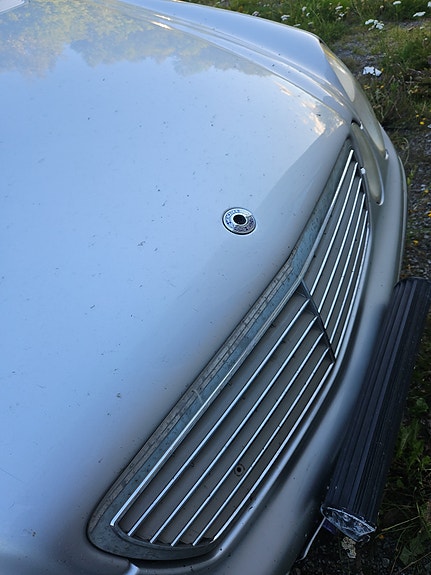 Mercedes-Benz E270 2 of 6