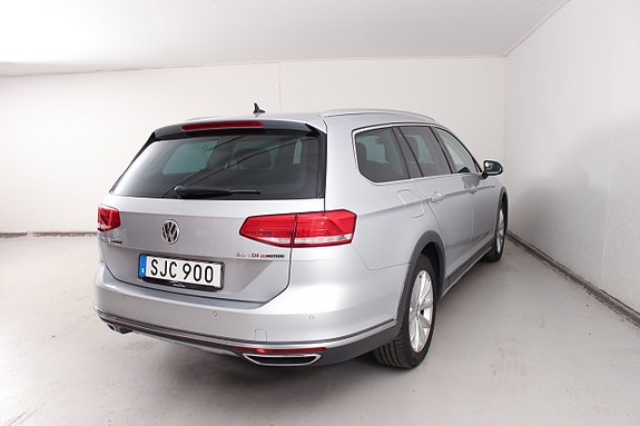 Volkswagen Passat Alltrack 10 of 22