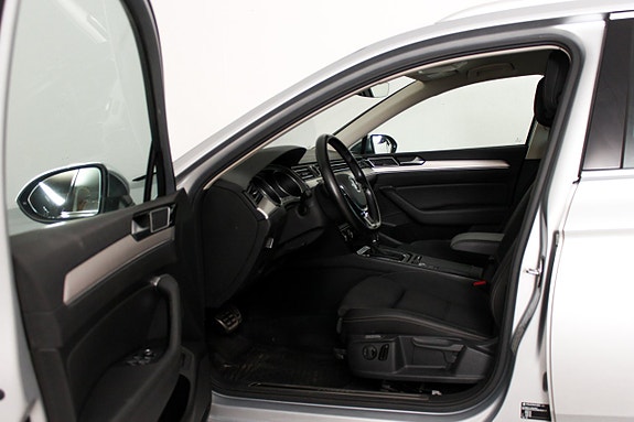 Volkswagen Passat Alltrack 12 of 22
