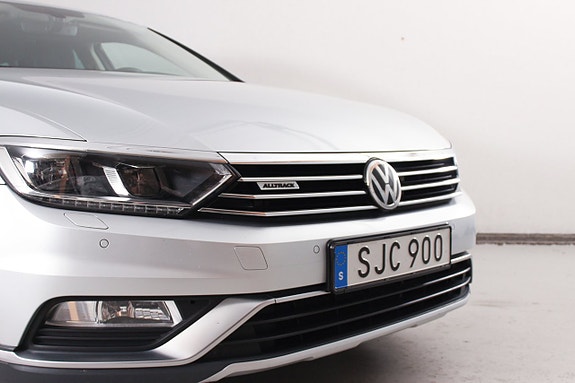 Volkswagen Passat Alltrack 4 of 22