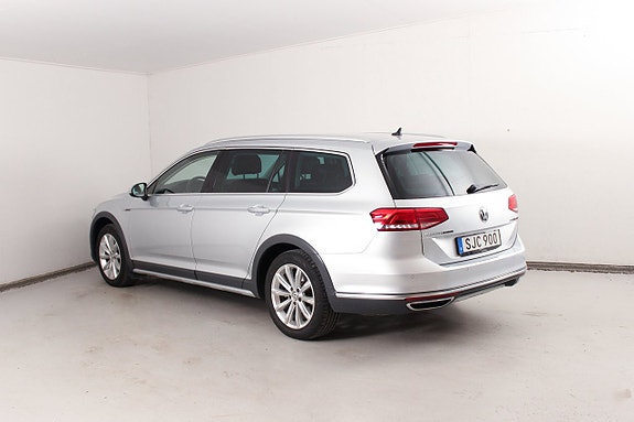 Volkswagen Passat Alltrack 7 of 22