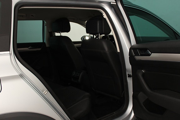Volkswagen Passat Alltrack 18 of 22