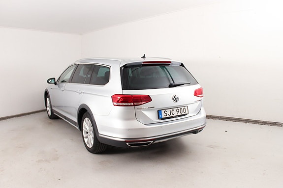Volkswagen Passat Alltrack 8 of 22