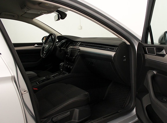 Volkswagen Passat Alltrack 17 of 22