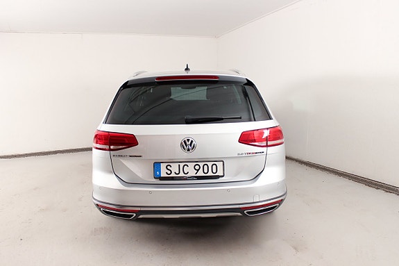 Volkswagen Passat Alltrack 9 of 22