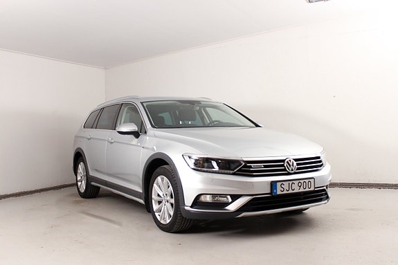 Volkswagen Passat Alltrack 3 of 22