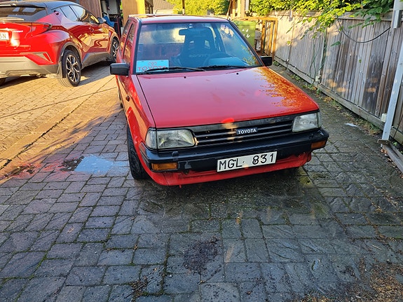 Toyota Starlet 2 of 9